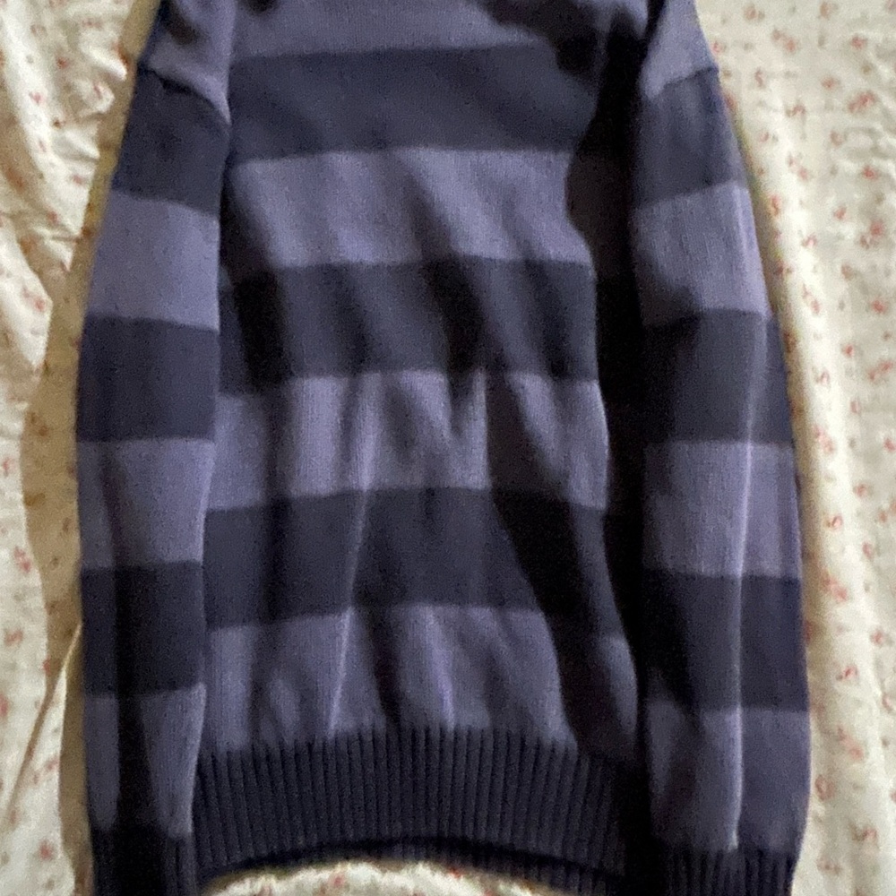 Brandy Melville Black and Gray Crewneck Sweater with Ribbed Details